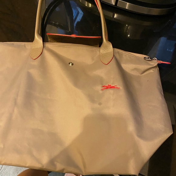 Tan LongChamp Medium - Picture 2 of 6